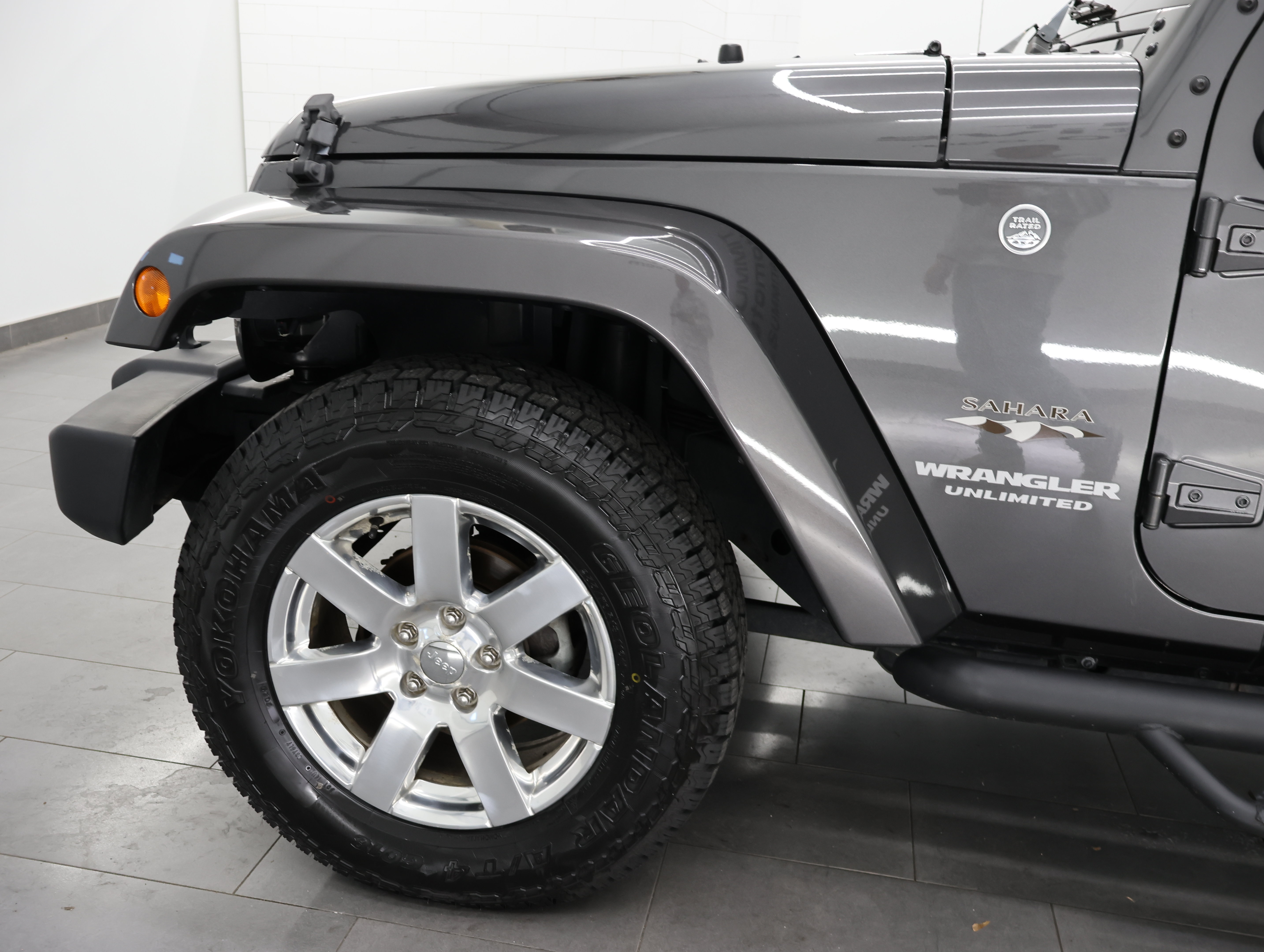 Used 2017 Jeep Wrangler Unlimited Sahara w/ Connectivity Group AWD/4WD image 32