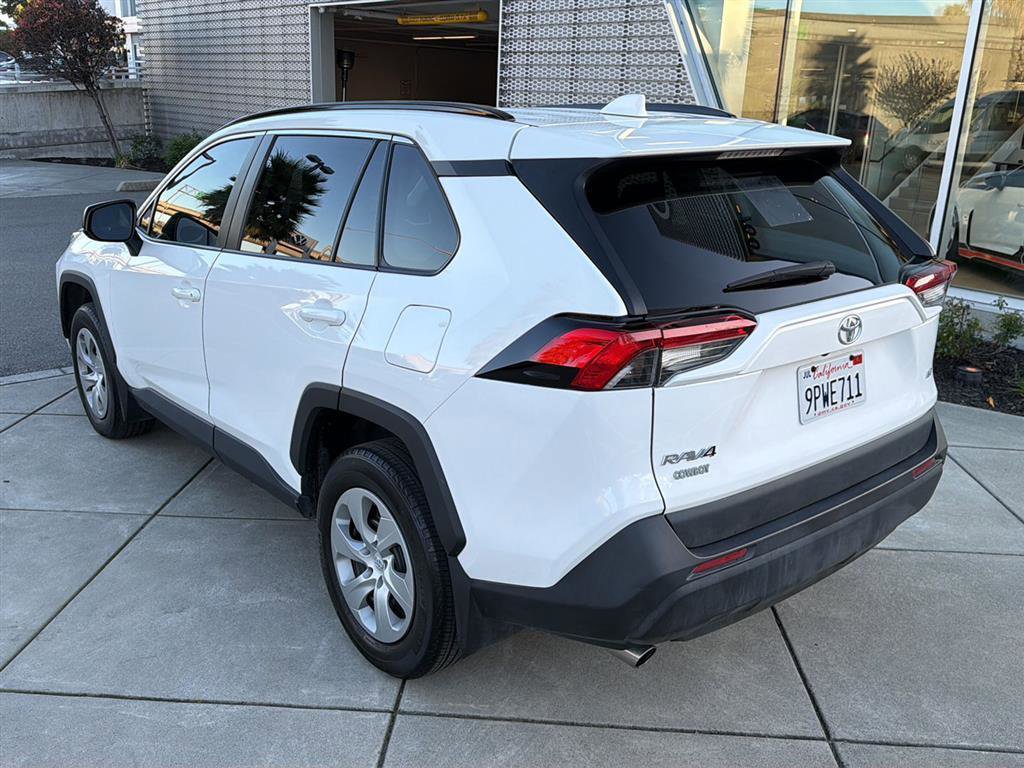Used 2019 Toyota RAV4 LE image 8