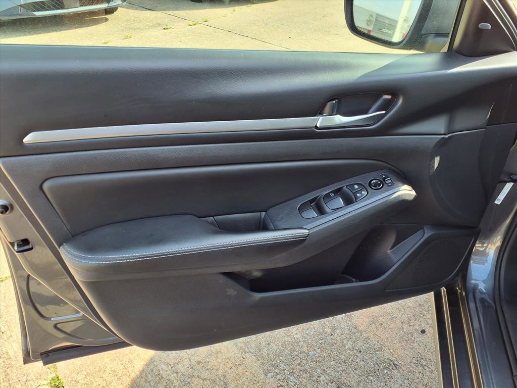 Used 2022 Nissan Altima 2.5 SV FWD image 15