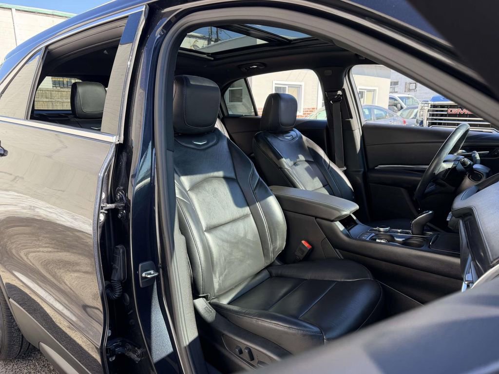 Used 2023 Cadillac XT4 Luxury w/ Cold Weather Package AWD/4WD image 8