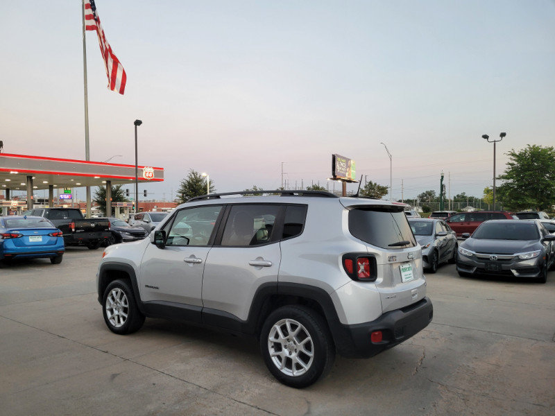 Used 2019 Jeep Renegade Latitude w/ Cold Weather Group AWD/4WD image 5