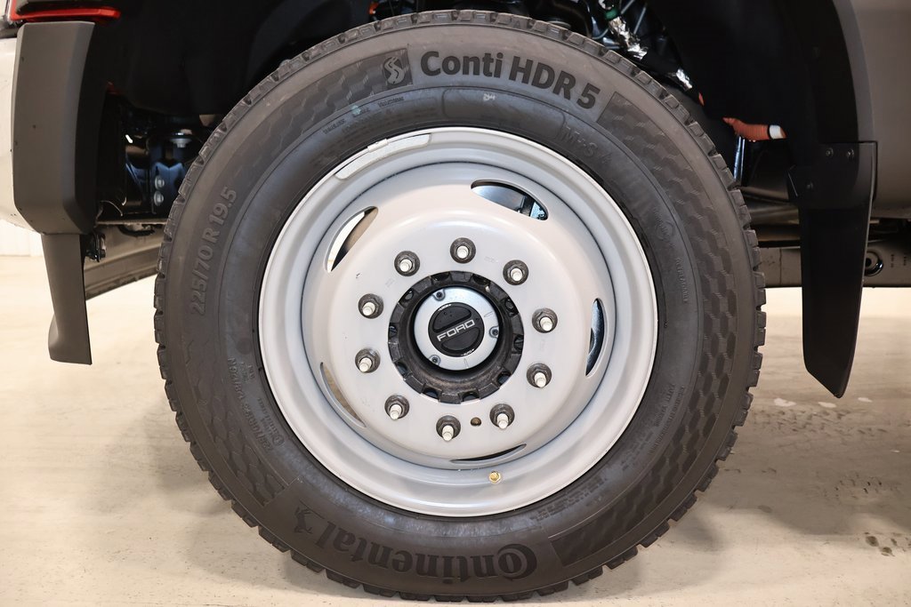 New 2026 Ford F550 4x4 Regular Cab Super Duty image 25