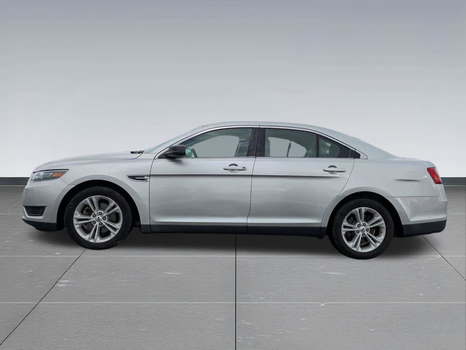 Used 2017 Ford Taurus SE FWD image 3
