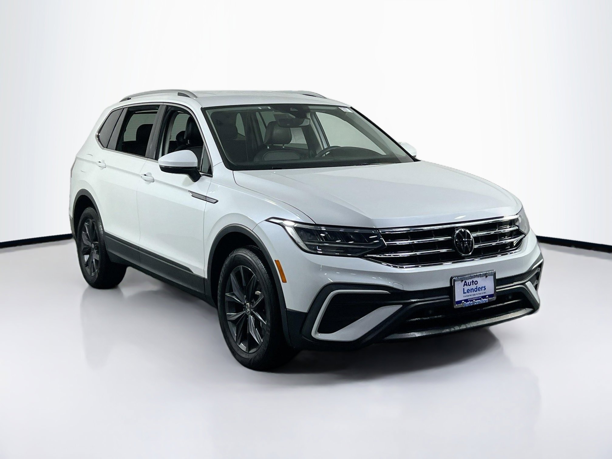 Used 2023 Volkswagen Tiguan SE AWD/4WD image 3