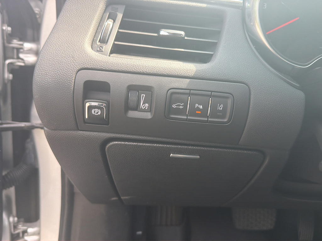 Used 2016 Chevrolet Impala LTZ FWD image 20