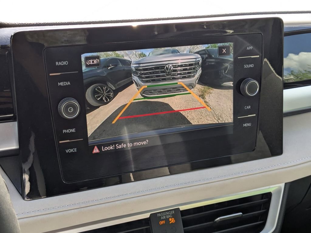 Used 2025 Volkswagen Taos SE AWD/4WD image 21