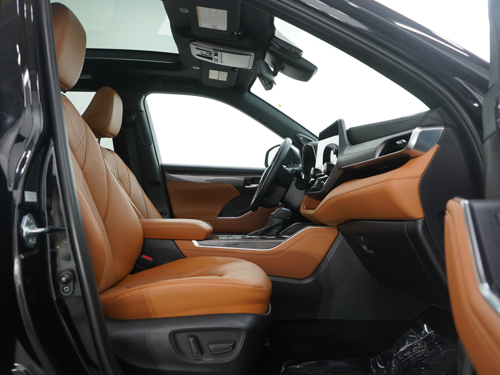 Used 2025 Toyota Highlander Platinum image 11