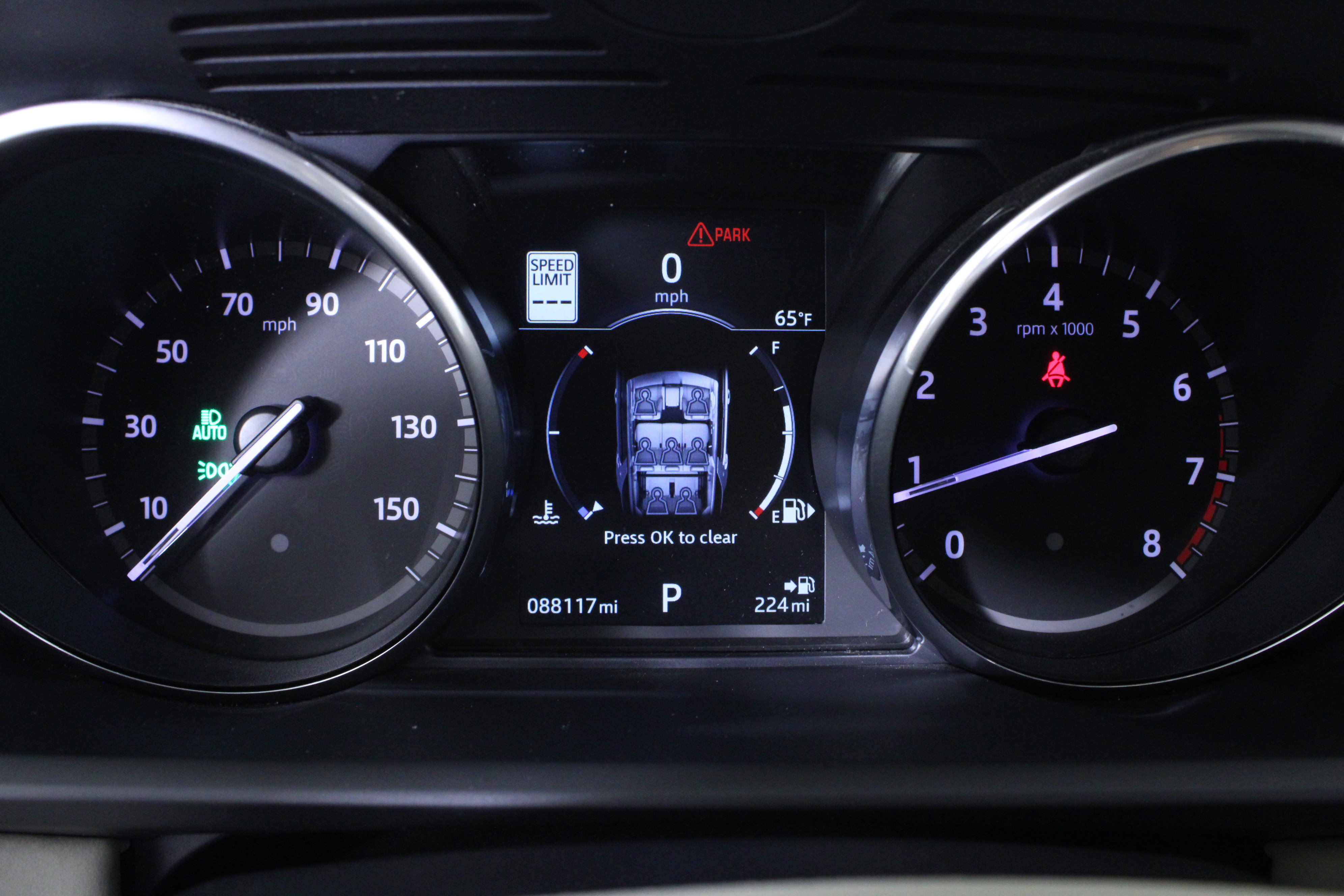 Used 2017 Land Rover Discovery HSE image 23