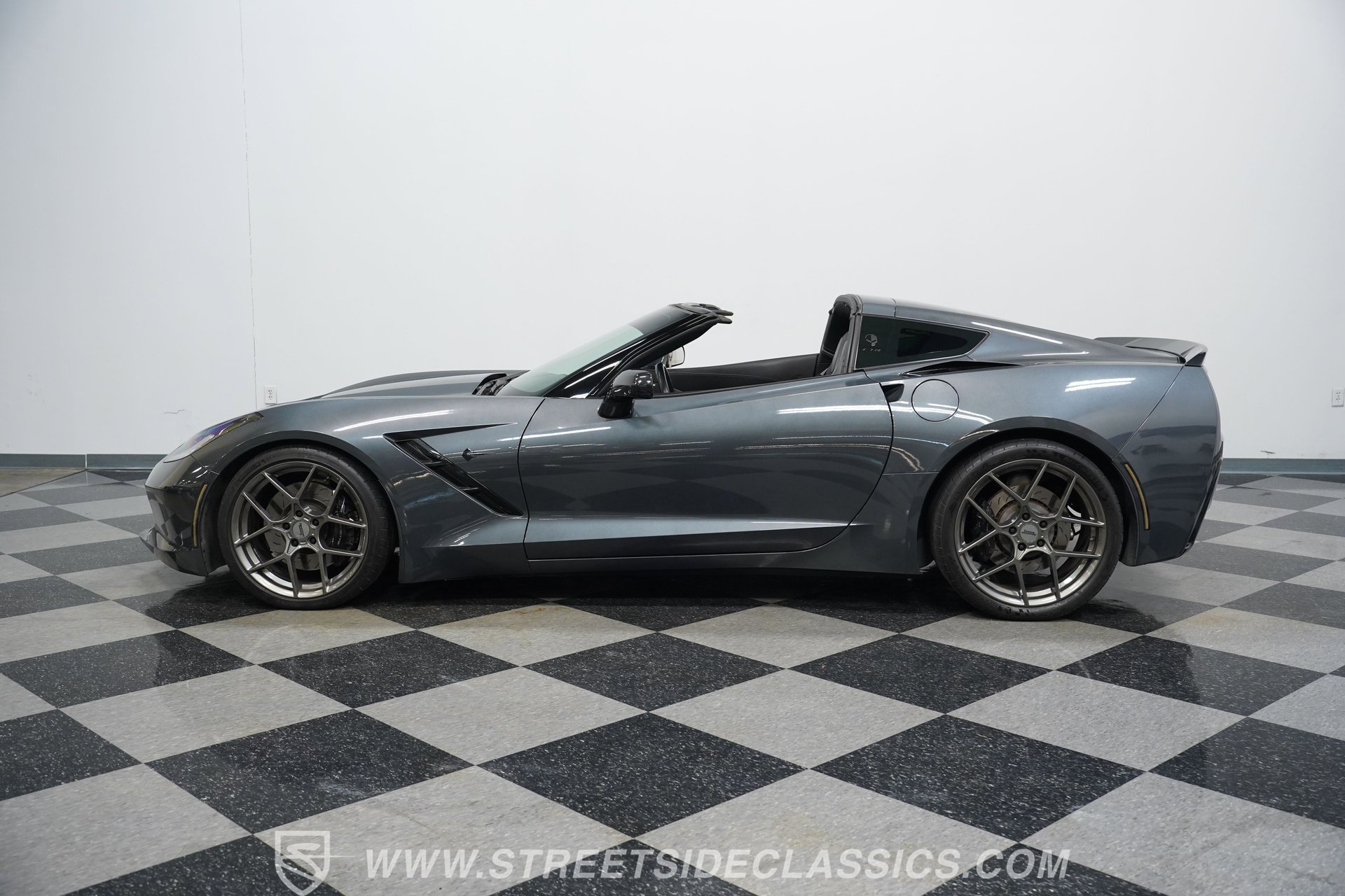 Used 2017 Chevrolet Corvette Stingray Coupe w/ Carbon Flash Badge Package image 7
