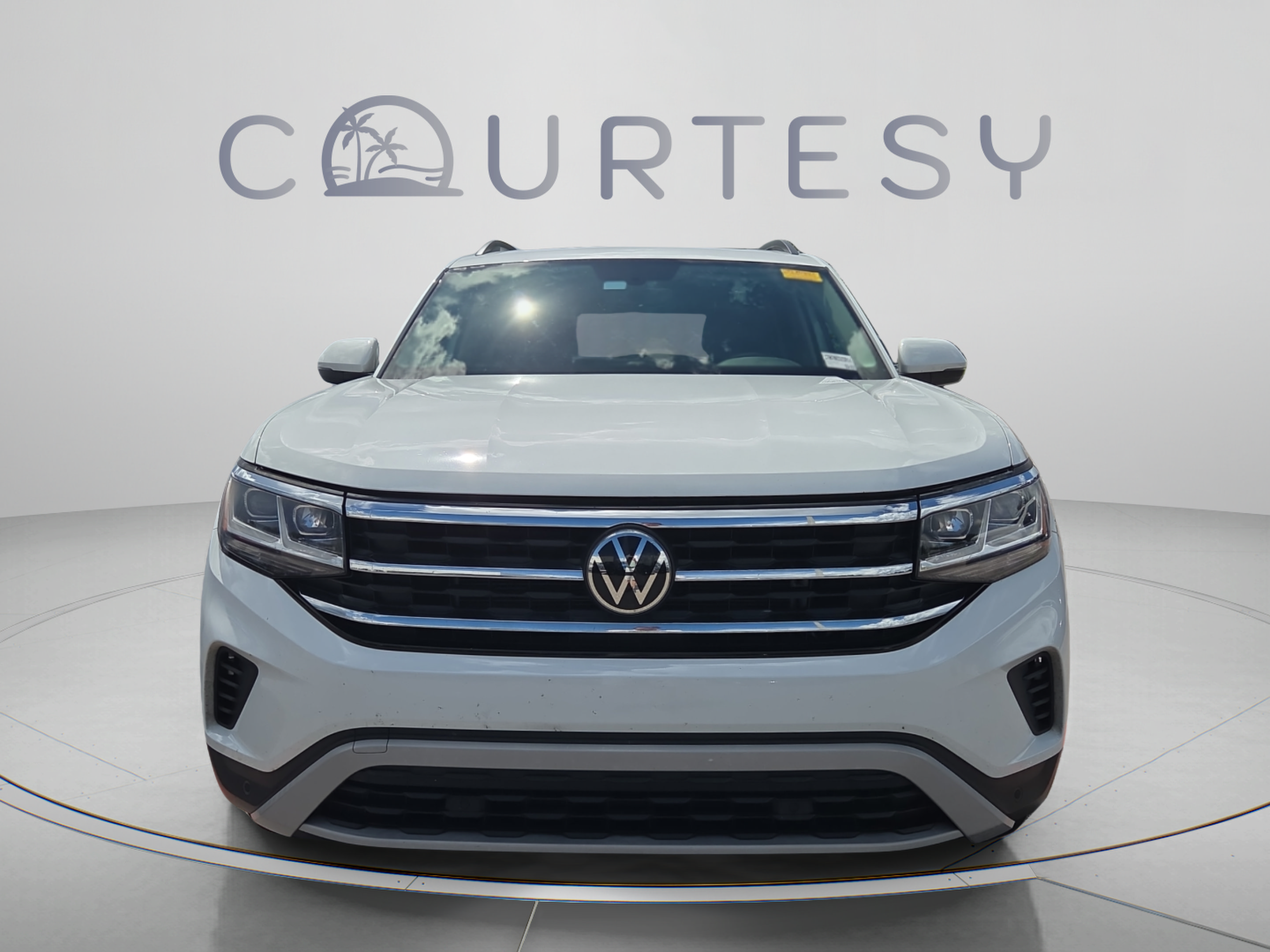 Used 2021 Volkswagen Atlas SE w/ Panoramic Sunroof Package FWD image 4