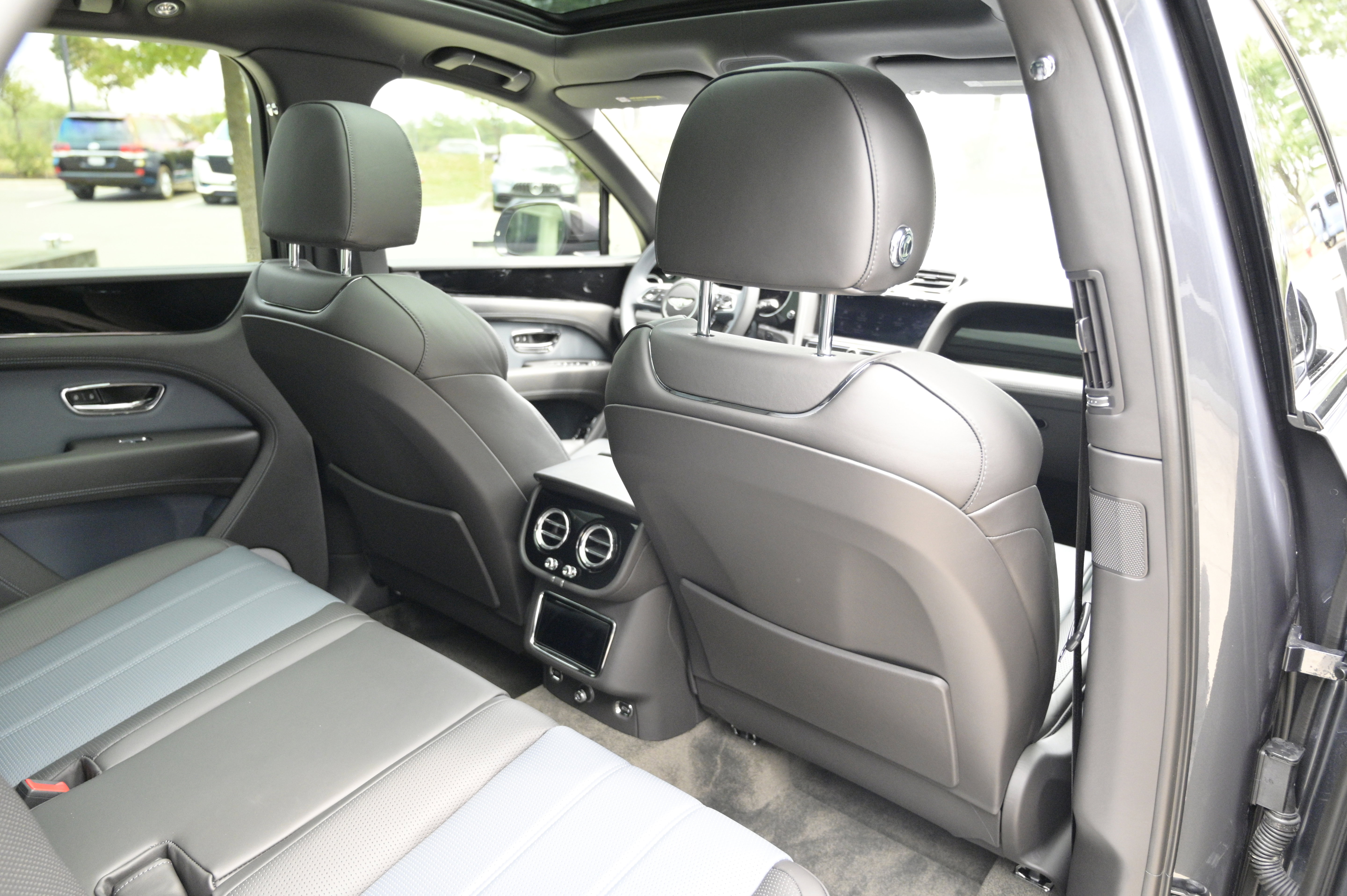 Used 2021 Bentley Bentayga AWD/4WD image 47