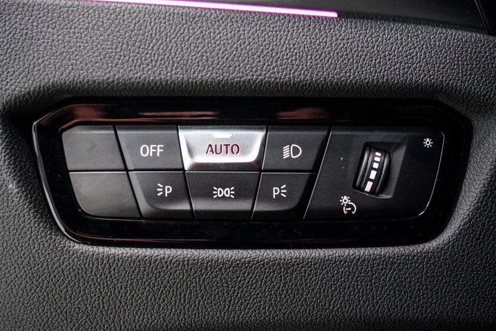 Used 2024 BMW 330i xDrive Sedan AWD/4WD image 35