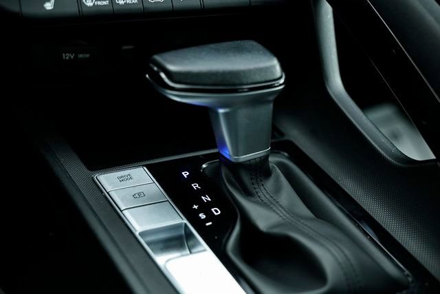 Used 2025 Hyundai Elantra SEL image 40