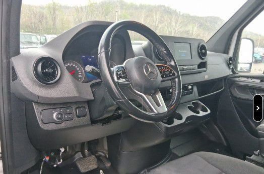 Used 2022 Mercedes-Benz Sprinter 1500 image 2