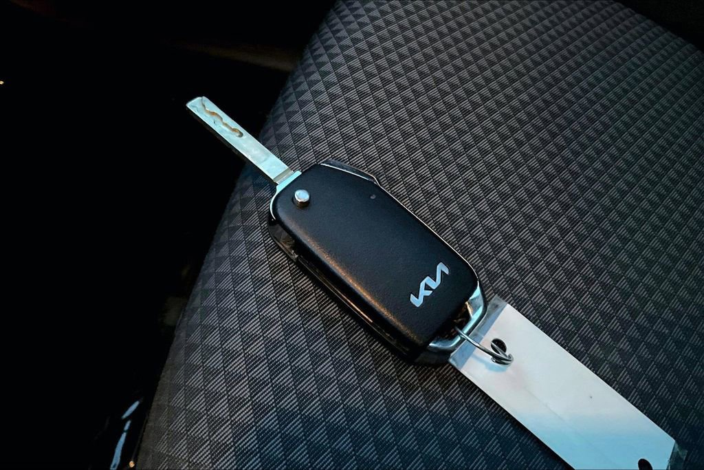 Used 2023 Kia Soul LX w/ LX Technology Package image 12