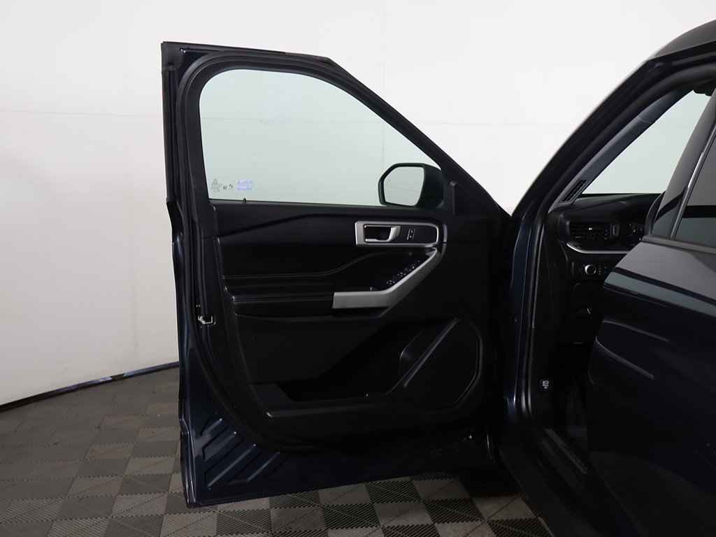 Used 2022 Ford Explorer XLT image 18
