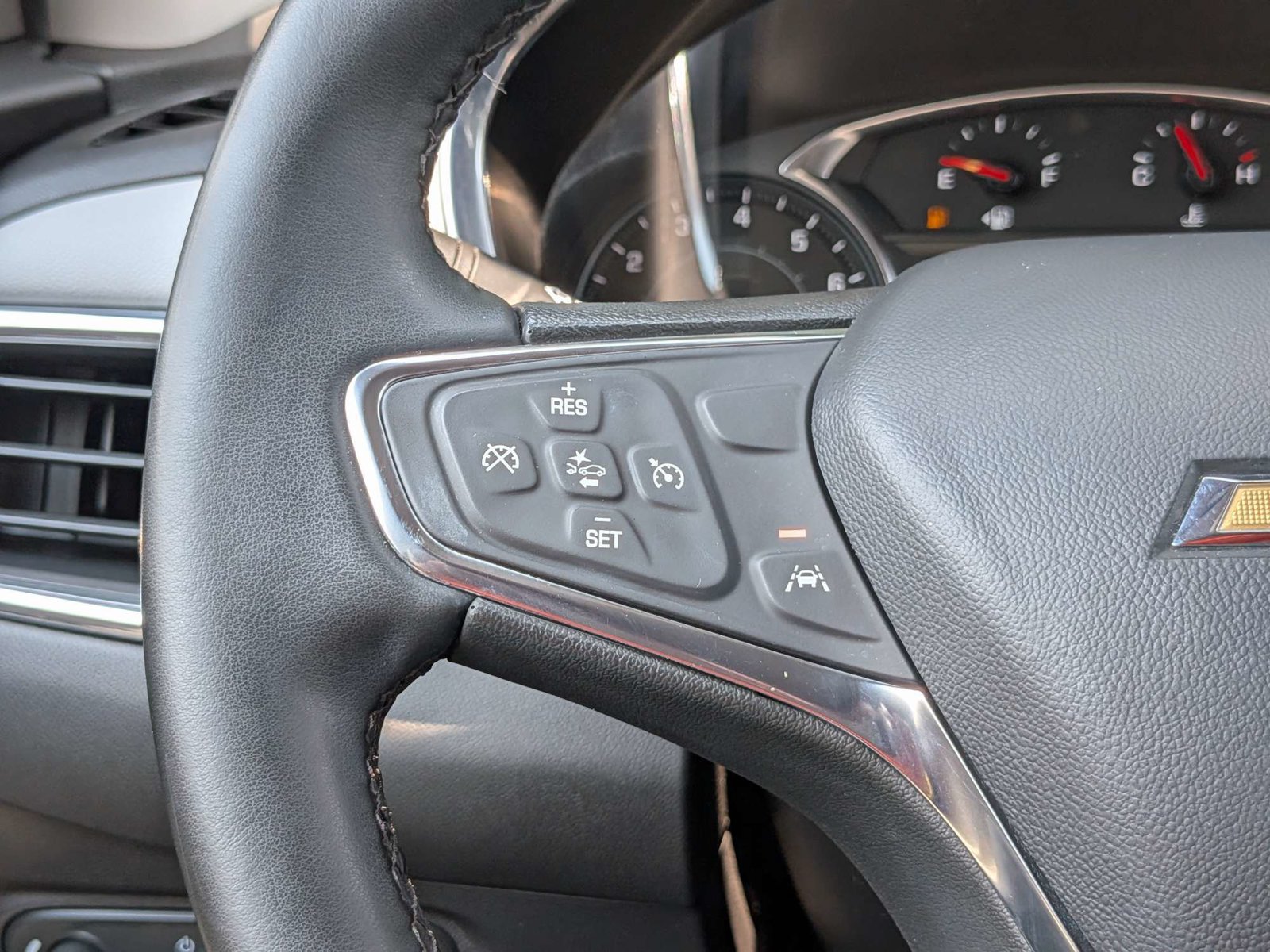 Used 2024 Chevrolet Equinox LT w/ Driver Convenience Package FWD image 24
