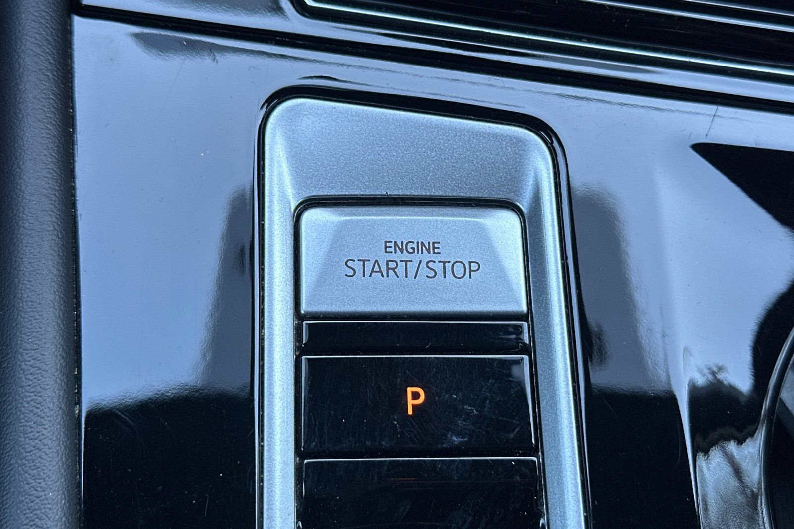 Used 2024 Volkswagen Atlas Cross Sport SE image 25