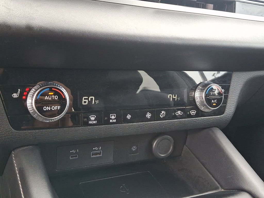 Used 2024 Mitsubishi Outlander SE Black Edition image 17