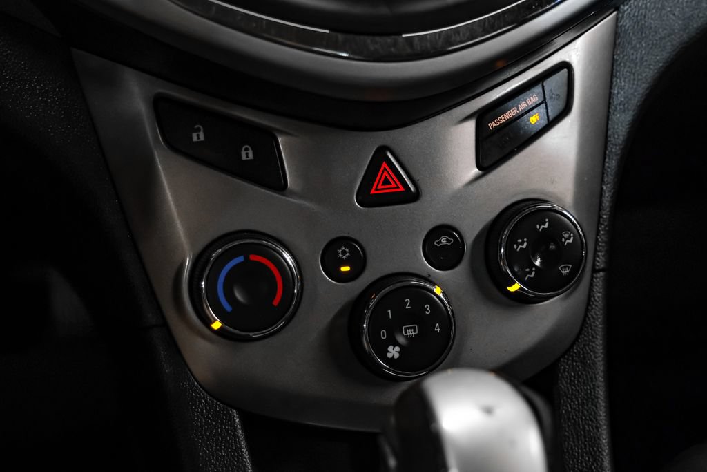Used 2018 Chevrolet Sonic LT FWD image 25