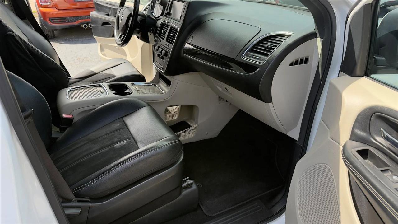 Used 2019 Dodge Grand Caravan SXT FWD image 10