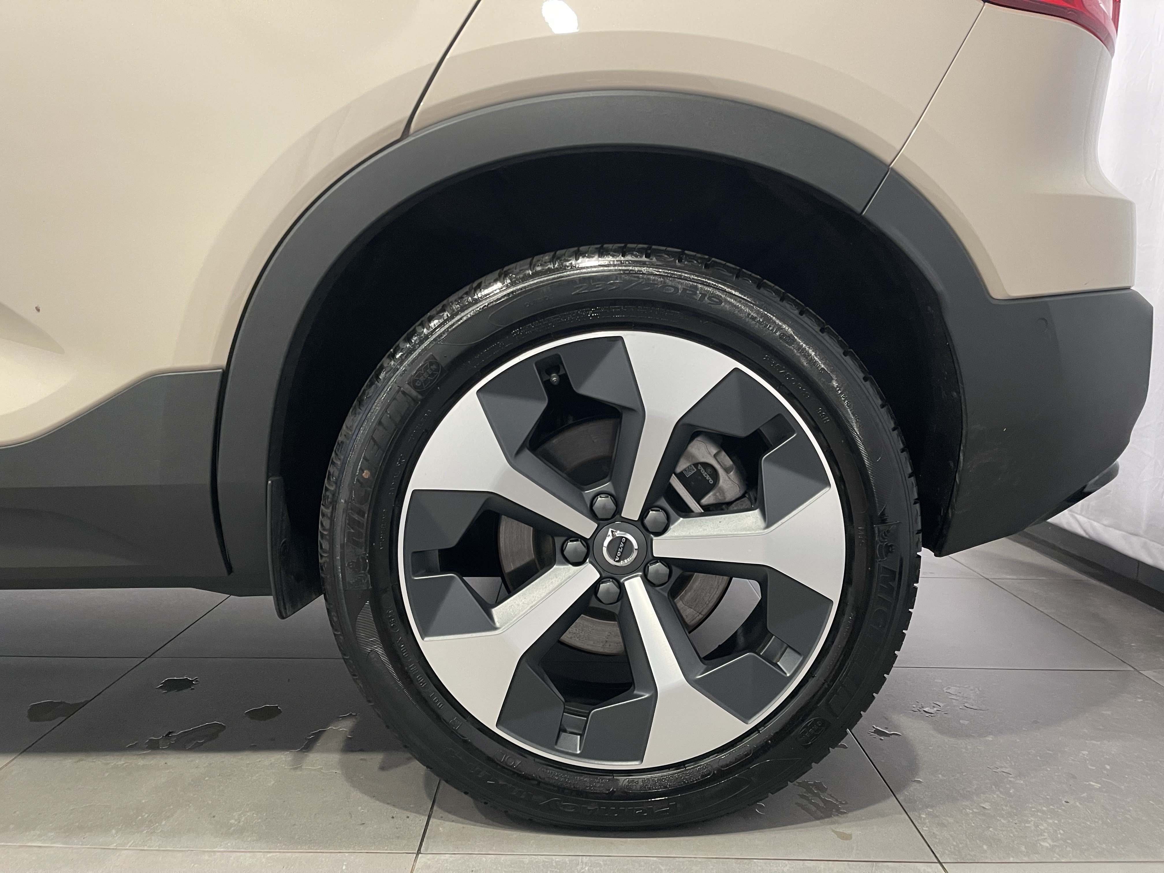 Used 2025 Volvo XC40 B5 Plus w/ Climate Package AWD/4WD image 8