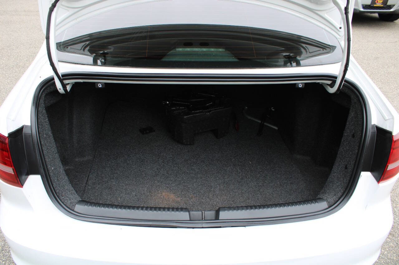 Used 2018 Volkswagen Jetta Wolfsburg Edition image 16