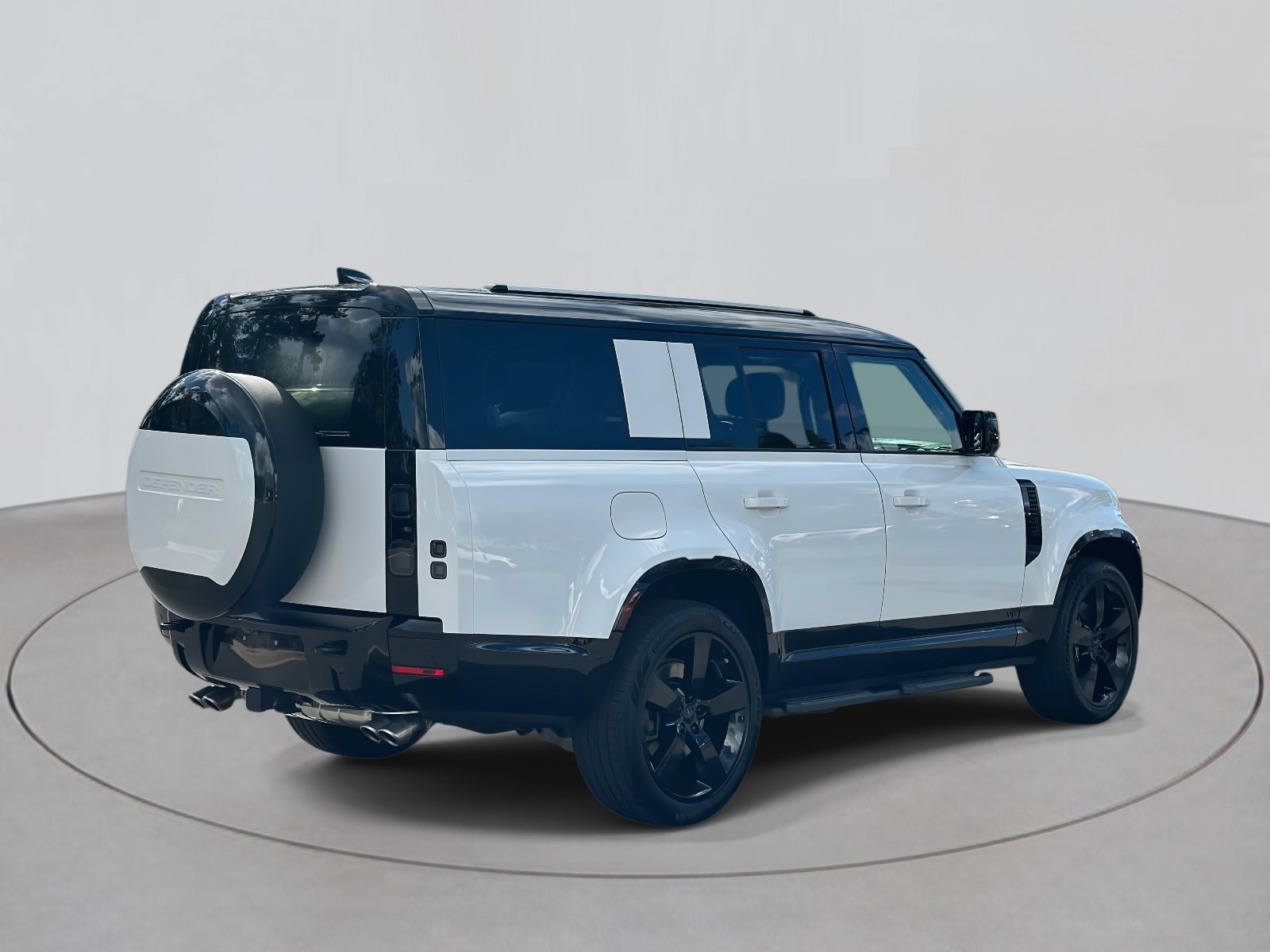 New 2026 Land Rover Defender 130 V8 image 4