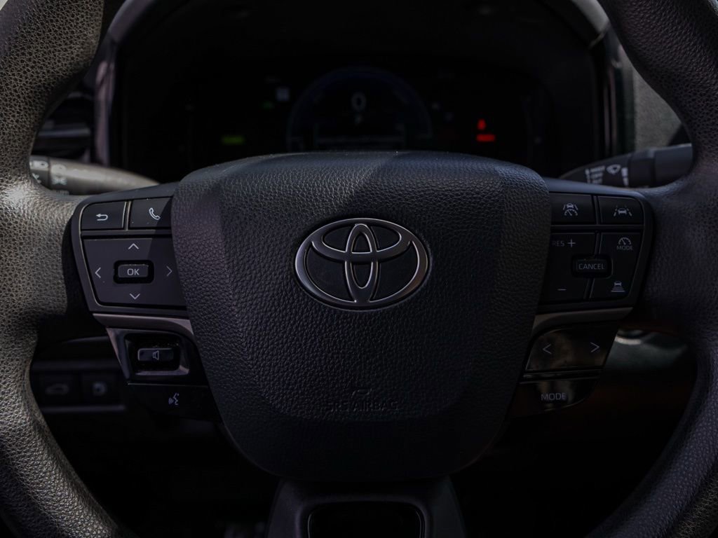 Used 2025 Toyota Camry LE image 25