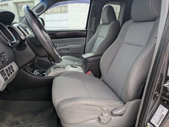 Used 2015 Toyota Tacoma 4x4 Access Cab V6 w/ TRD Off-Road Package image 7