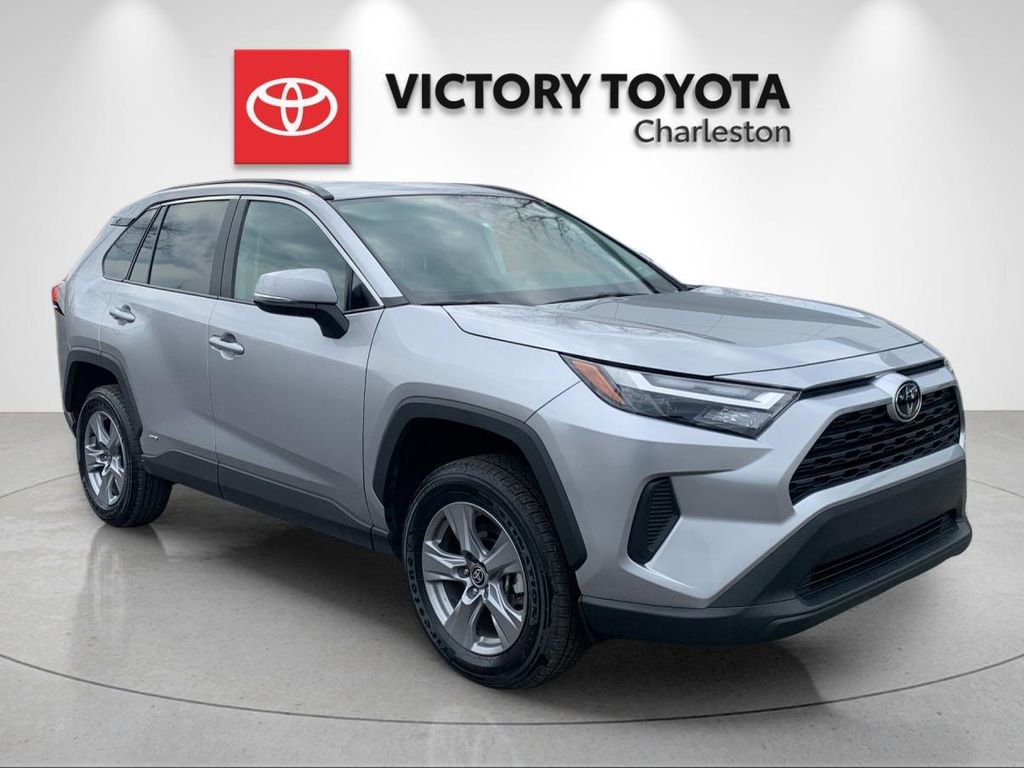 Used 2025 Toyota RAV4 XLE image 5