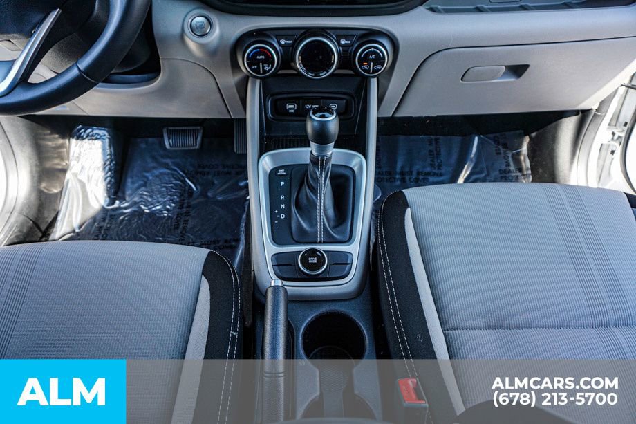 Used 2025 Hyundai Venue SEL image 39