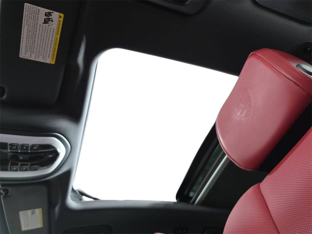 Used 2025 Porsche Macan image 28