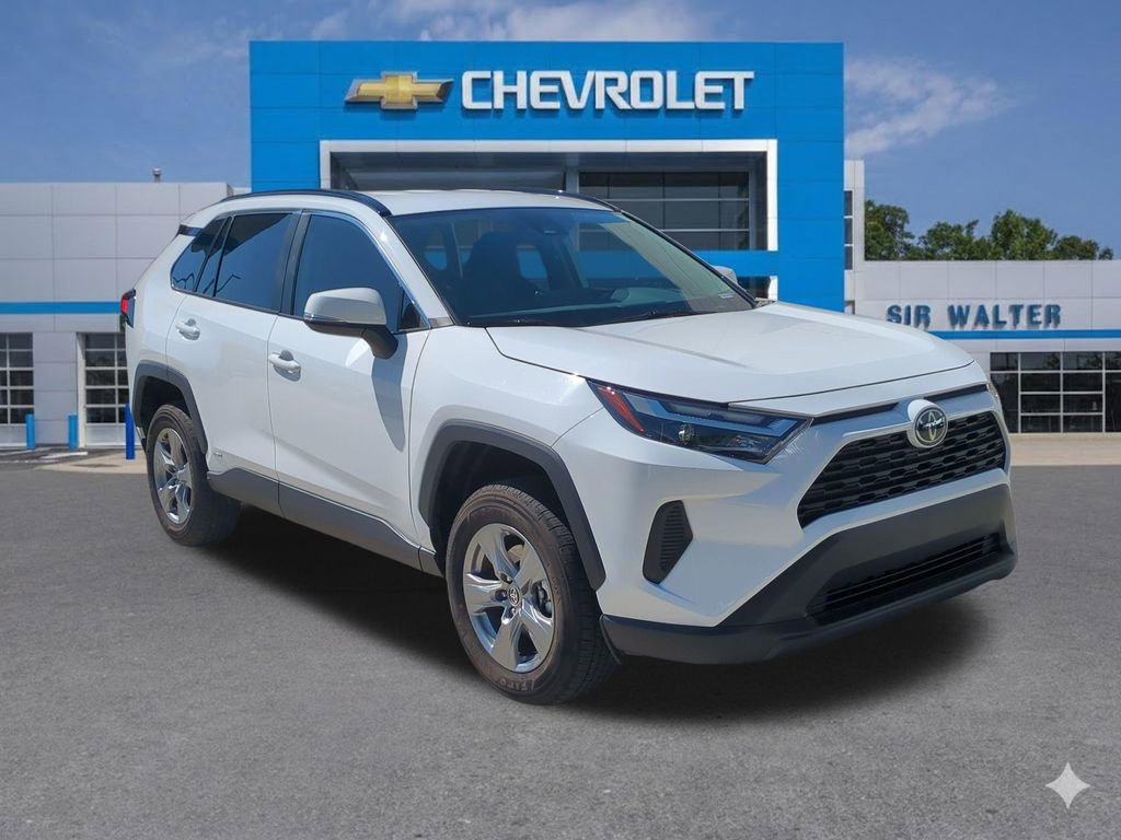 Used 2025 Toyota RAV4 XLE AWD/4WD image 8