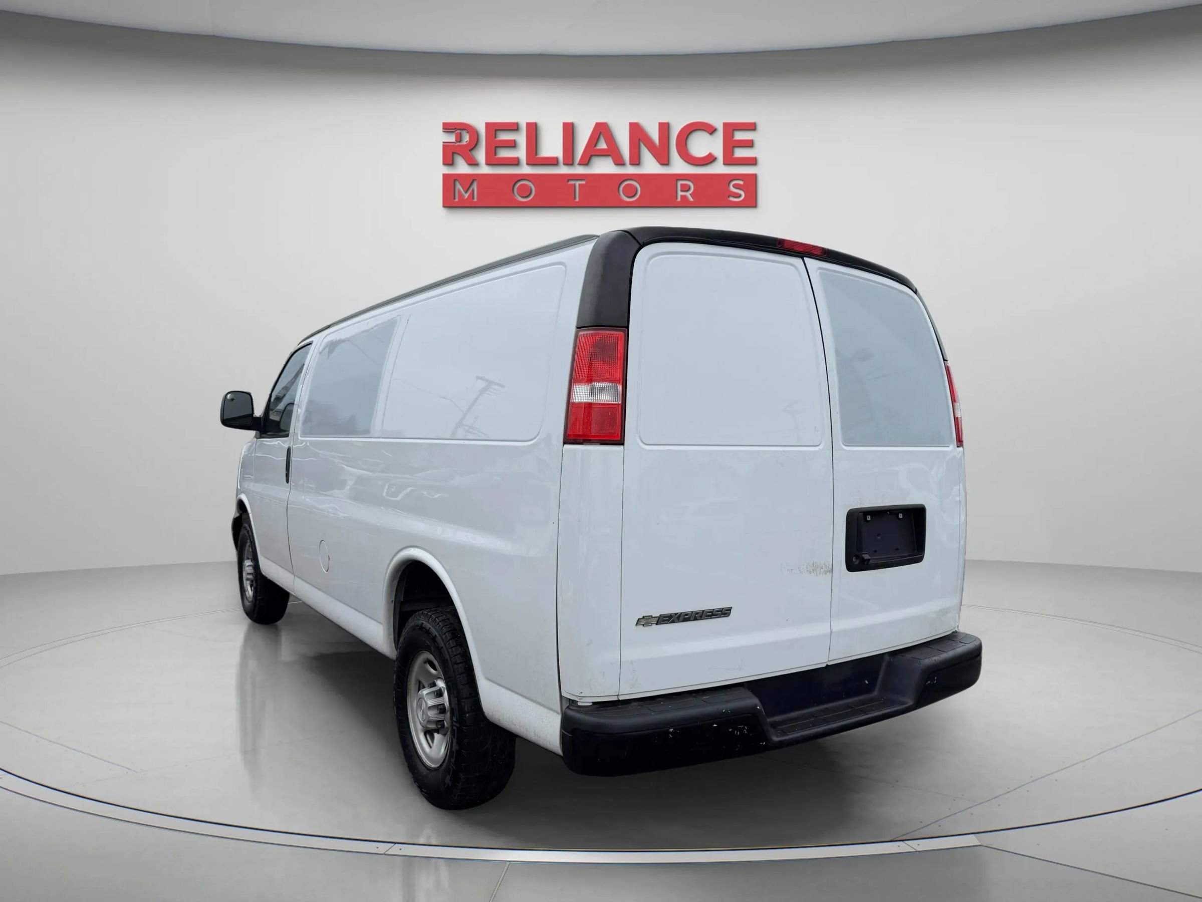 Used 2021 Chevrolet Express 2500 w/ Driver Convenience Package image 4