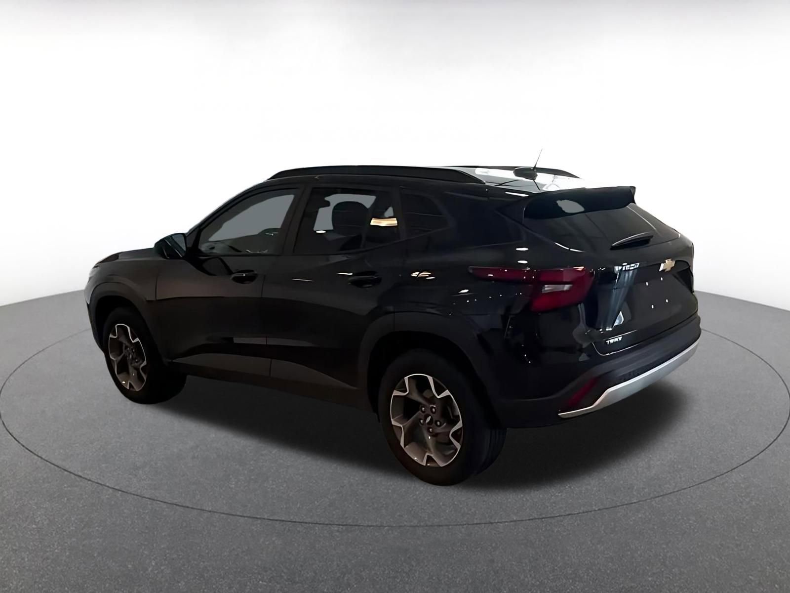Used 2025 Chevrolet Trax LT w/ LT Convenience Package image 10