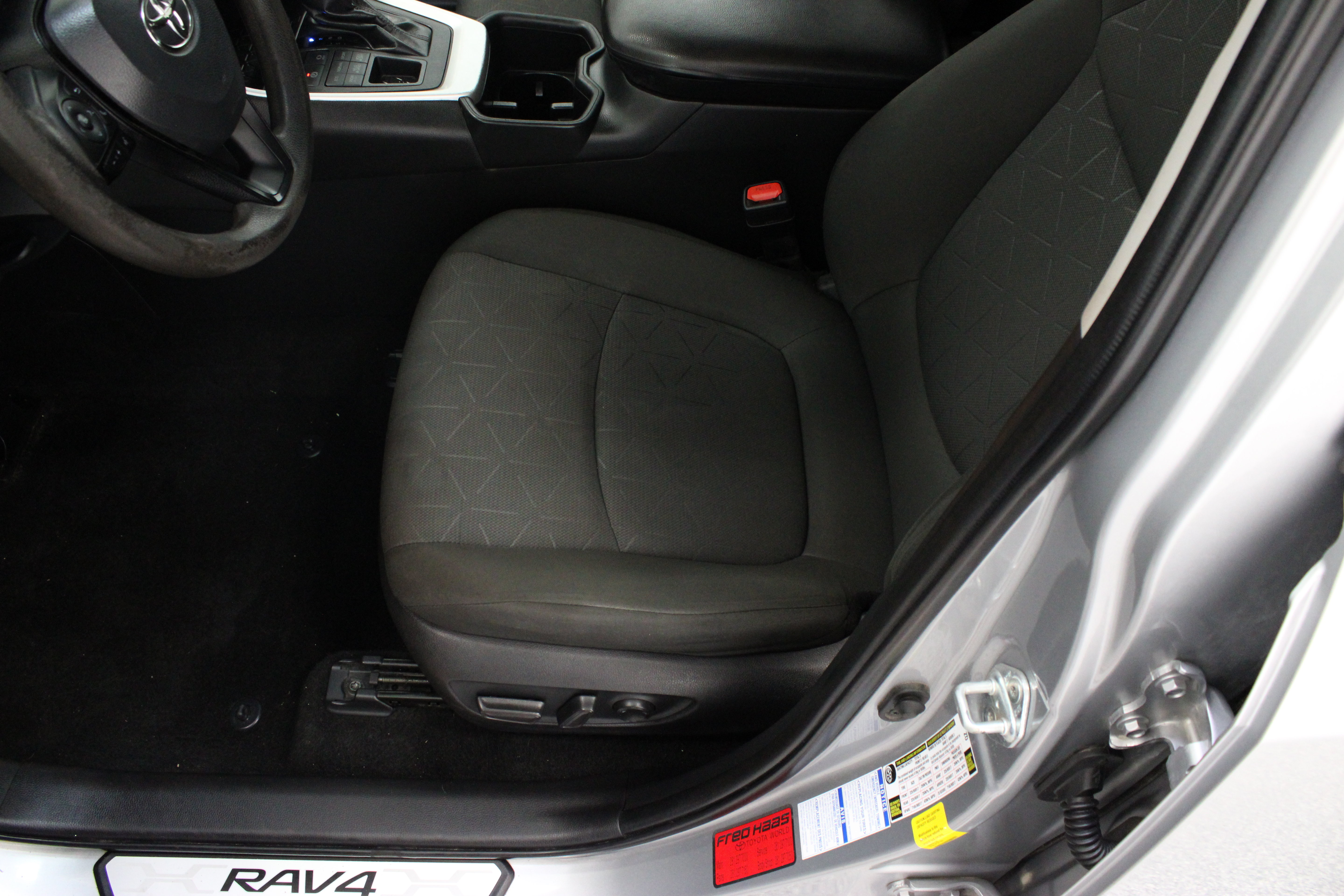 Used 2022 Toyota RAV4 XLE AWD/4WD image 14