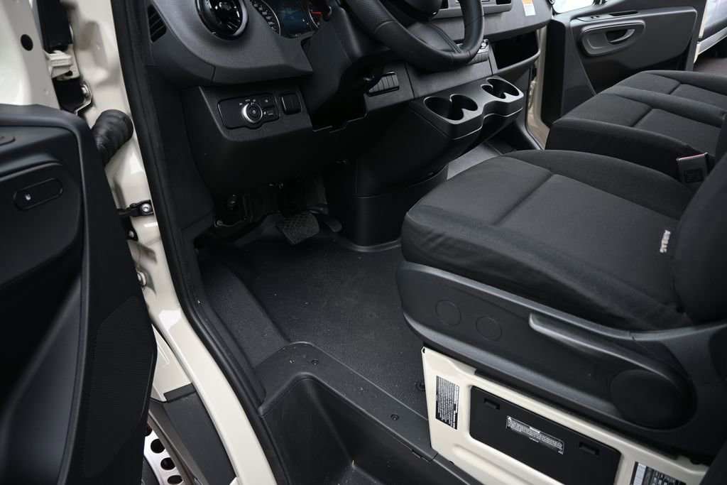 Used 2025 Mercedes-Benz Sprinter 3500 image 7
