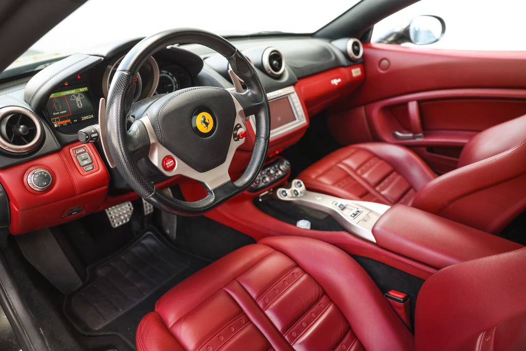 Used 2010 Ferrari California RWD image 33