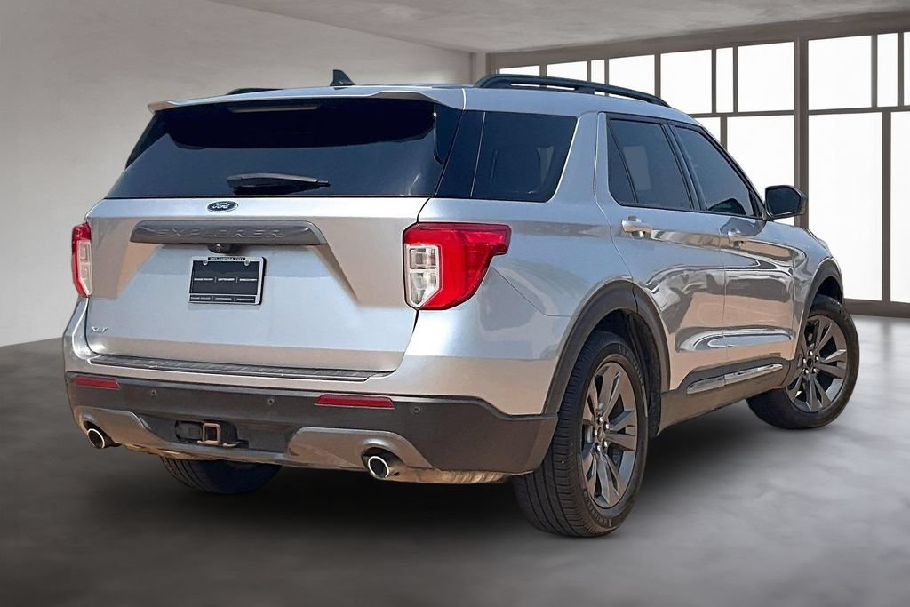 Used 2021 Ford Explorer XLT w/ Equipment Group 202A RWD image 2