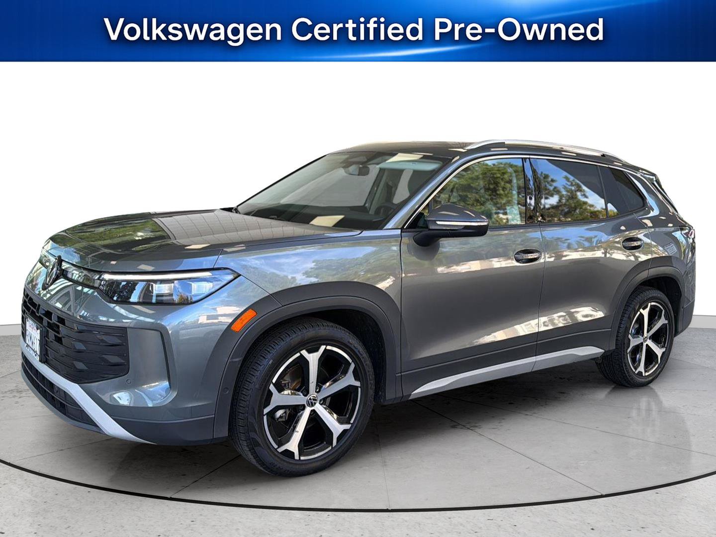 Certified 2026 Volkswagen Tiguan SE w/ Panoramic Sunroof Package FWD image 1