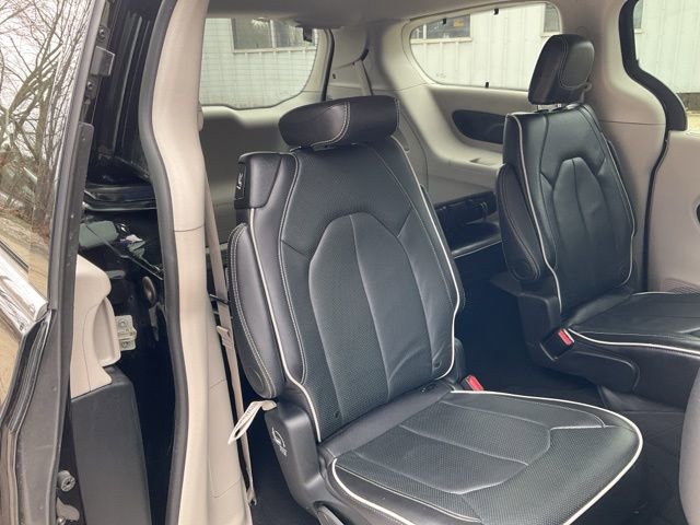 Used 2024 Chrysler Pacifica Limited image 19