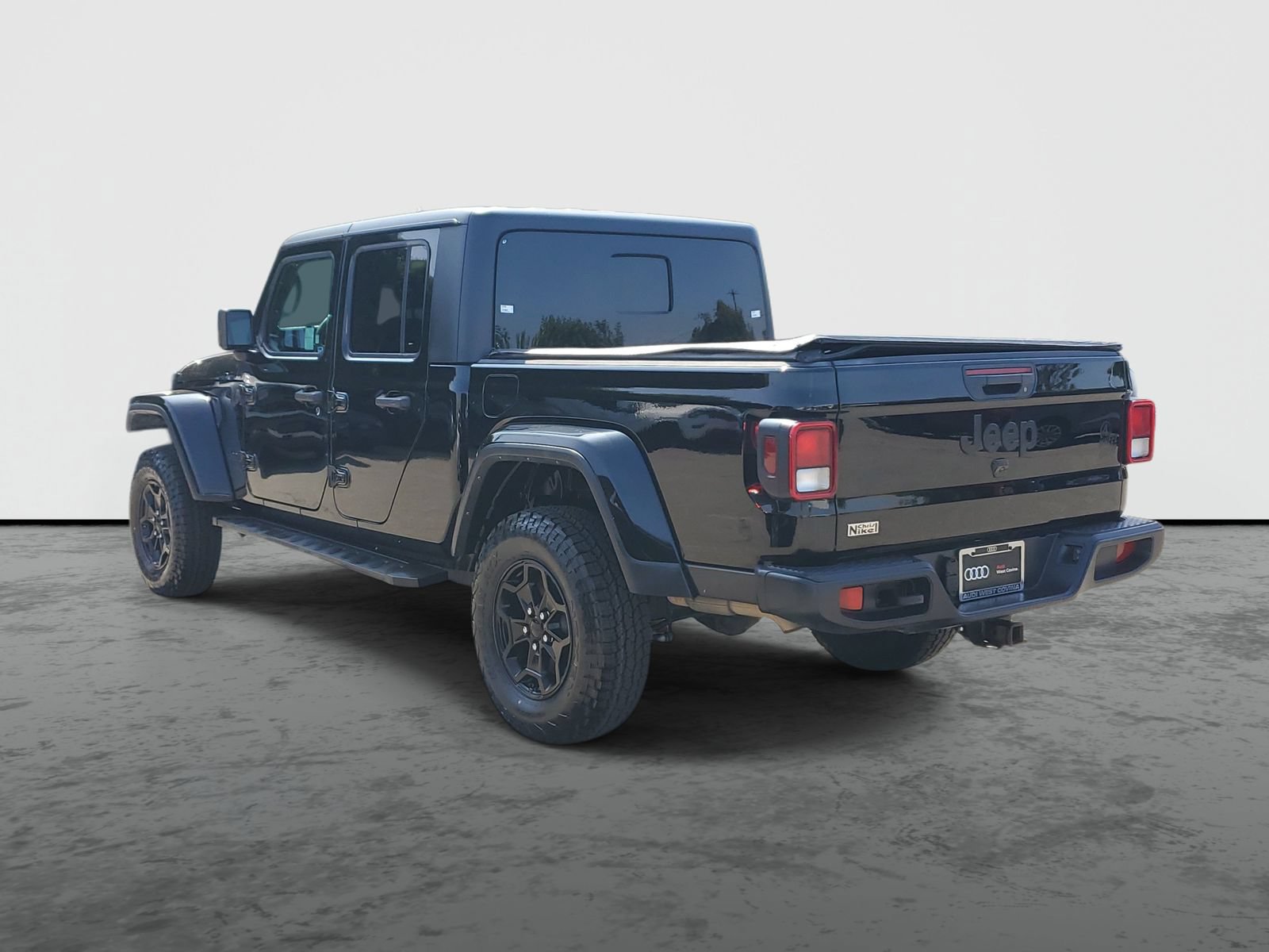 Used 2023 Jeep Gladiator Sport AWD/4WD image 3
