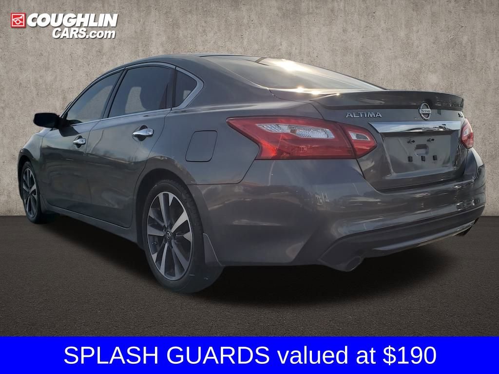 Used 2016 Nissan Altima 2.5 SR w/ LED Appearance Package image 3