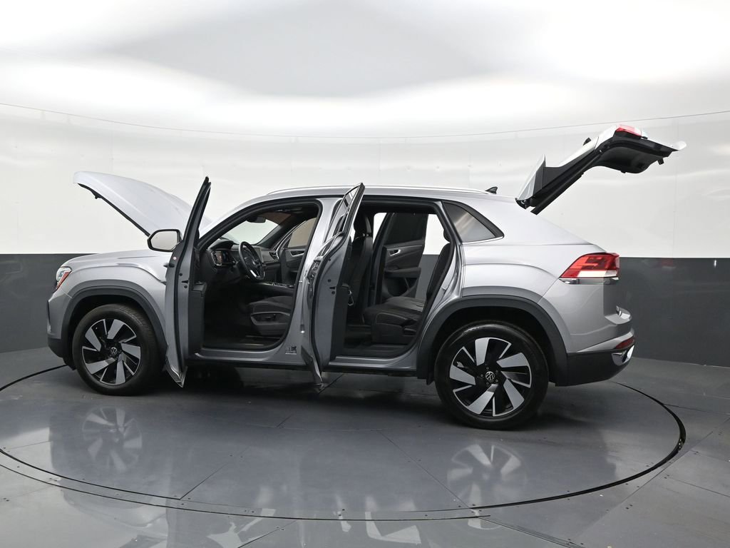 Used 2024 Volkswagen Atlas Cross Sport SE image 31