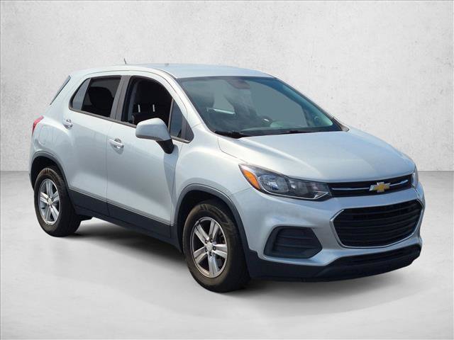 Used 2022 Chevrolet Trax LS w/ Tint and Cruise Package FWD image 3