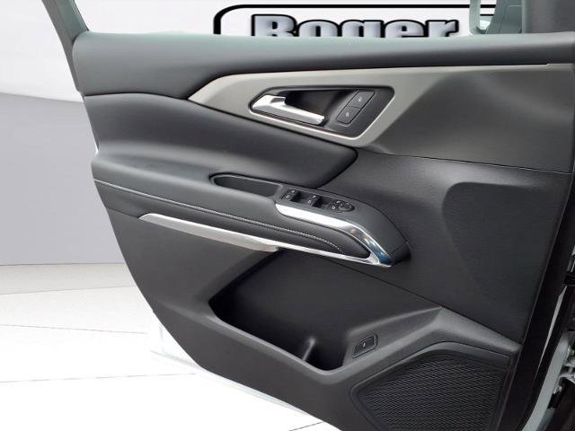 Used 2025 Chevrolet Traverse LT w/ Driver Confidence Package FWD image 18