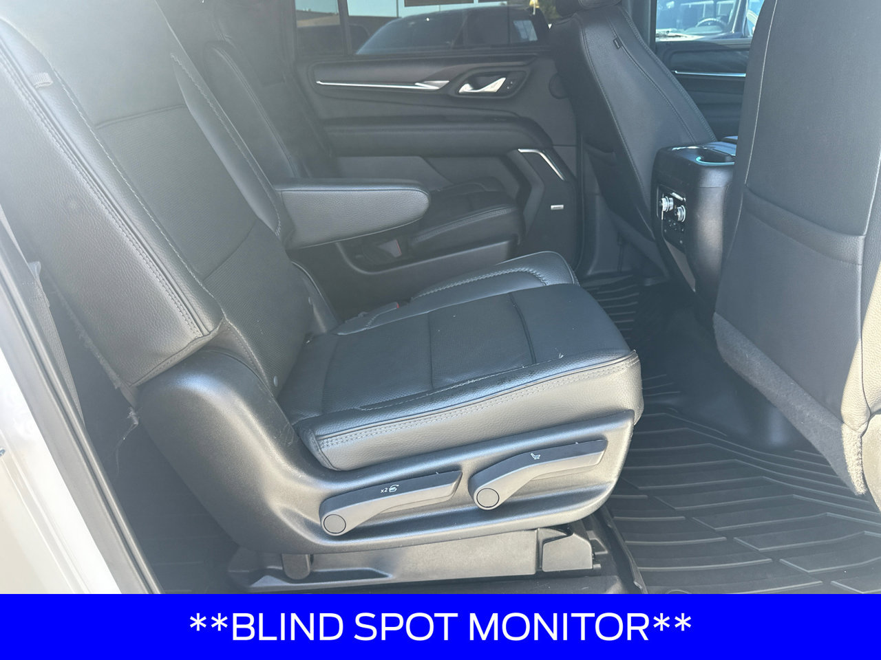 Used 2023 GMC Yukon XL Denali AWD/4WD image 15