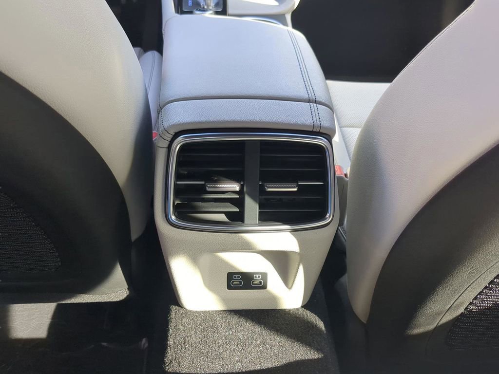 Used 2025 Genesis G70 2.5T image 11