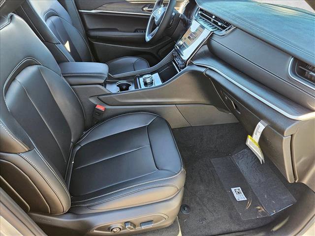 New 2025 Jeep Grand Cherokee L Limited w/ Black Appearance Package image 16